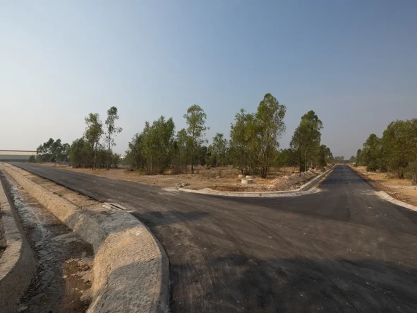 Commercial & Industrial Land